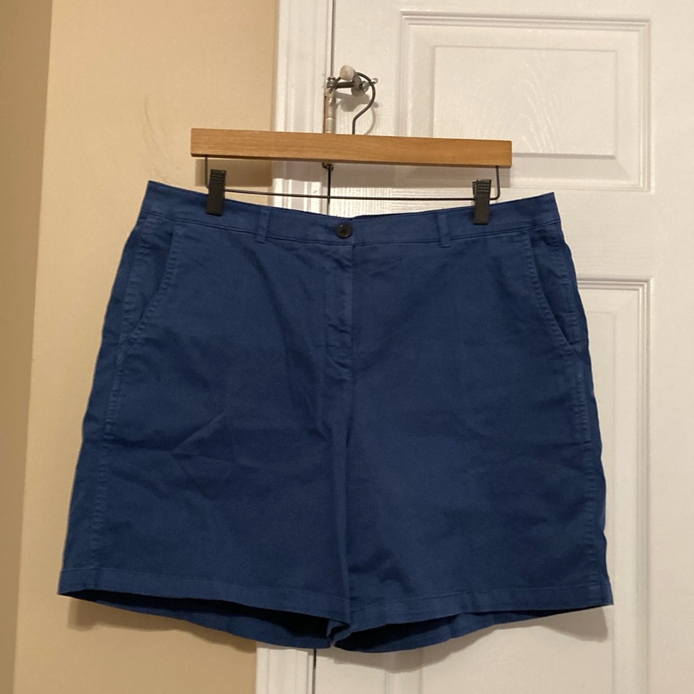 JCrew 7” heritage chino shorts